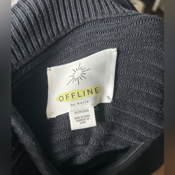 Aerie offline stretch Quarter Zip - Picture 3 of 4